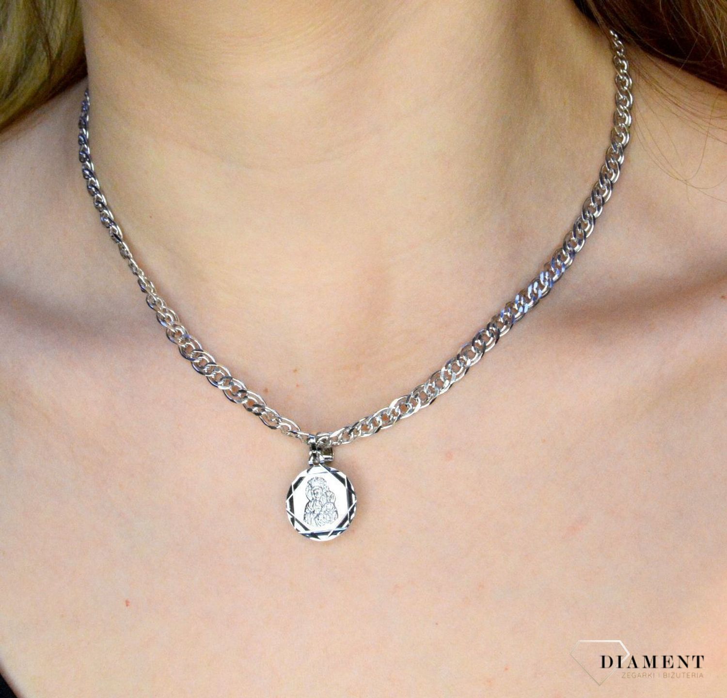 Srebrny Łańcuszek Mona Lisa rodowany DIA-LAN-759687R-80-925 5mm. Efektowny splot, który przez swoją uniwersalną strukturę jest idealną bazą do rozmaitych wisiorków oraz dodatków. W ofercie naszego sklepu dostępne są również in.jpg